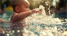 Baby swimming at Center Parcs Erperheide