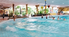 Wave pool at Center Parcs Limburgse Peel